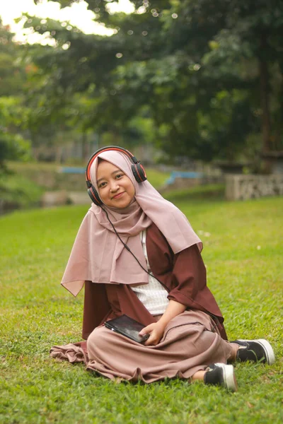 Gambar Fashion Dari Wanita Muda Muslim Asia Yang Cantik Dengan — Stok Foto