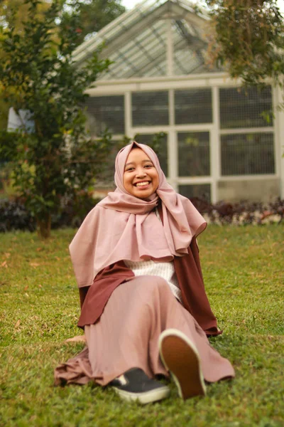 Portrait Mode Jeune Belle Femme Musulmane Asiatique Avec Port Hijab — Photo