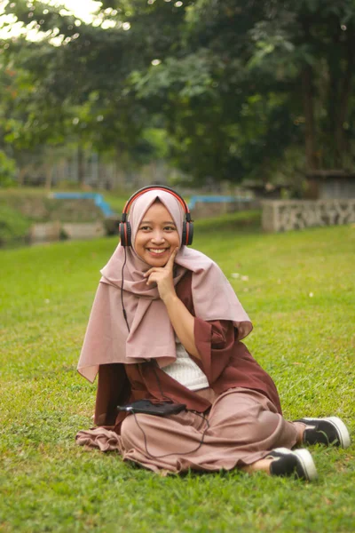 Gambar Fashion Dari Wanita Muda Muslim Asia Yang Cantik Dengan — Stok Foto