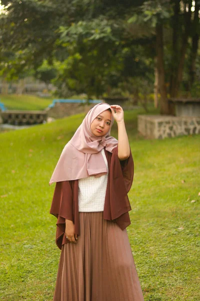 Retrato Moda Jovem Bela Mulher Muçulmana Asiática Com Vestindo Hijab — Fotografia de Stock