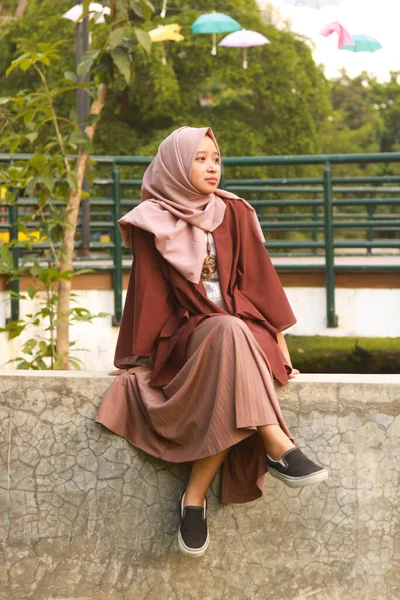 Gambar Fashion Dari Wanita Muda Muslim Asia Yang Cantik Dengan — Stok Foto