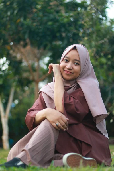 Retrato Moda Joven Hermosa Mujer Musulmana Asiática Con Hijab —  Fotos de Stock