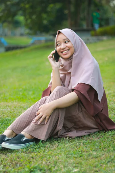 Gambar Fashion Dari Wanita Muda Muslim Asia Yang Cantik Dengan — Stok Foto