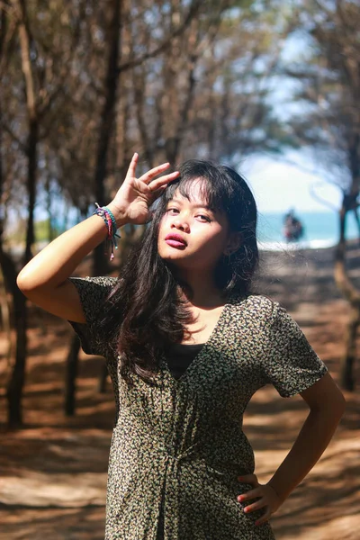 Estilo Vida Livre Retrato Bela Jovem Mulher Asiática Praia — Fotografia de Stock