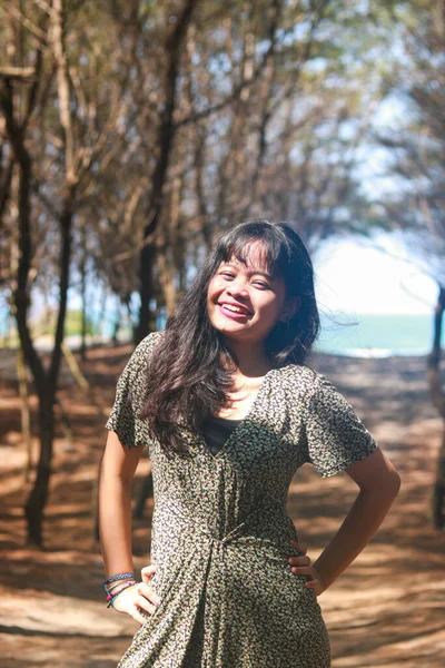 Outdoor Lifestyle Portrait Beautiful Young Asian Woman Beach — Stock Photo, Image