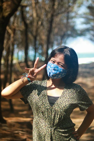 Outdoor Lifestyle Portret Van Mooie Jonge Aziatische Vrouw Het Strand — Stockfoto