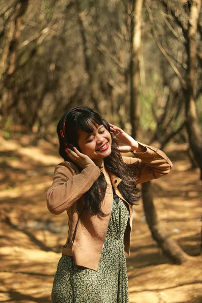 Estilo Vida Aire Libre Retrato Hermosa Joven Mujer Asiática Playa — Foto de Stock