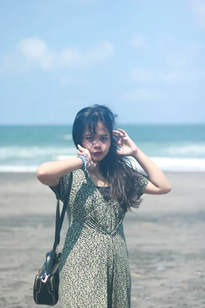 Портрет Красивої Молодої Азіатки Пляжі — стокове фото