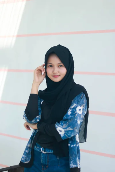 Gambar Fashion Dari Wanita Muda Muslim Asia Yang Cantik Dengan — Stok Foto