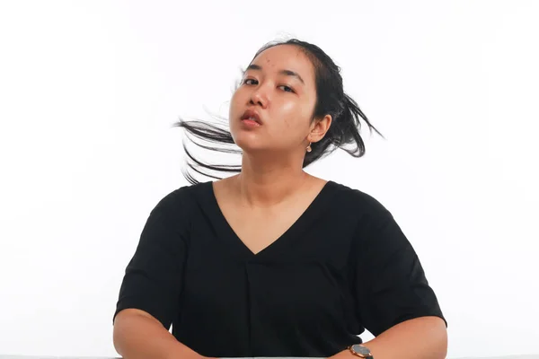 Beyaz Arka Planda Makyajı Olmayan Genç Asyalı Kadın — Stok fotoğraf