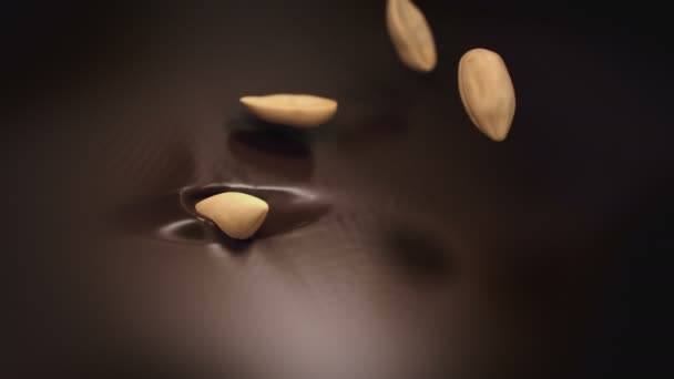 花生在4K超慢速运动中分解成液体黑巧克力 — 图库视频影像