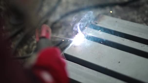 Şçi Kaynaklı Çelik Metal Kaynak Kıvılcımı Soyut Bokeh Arkaplanı Bulanık — Stok video