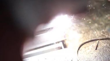 Woker Kaynaklı Çelik Metal Kaynak Kıvılcımı Soyut Bokeh Arkaplanı Bulanıklığı.
