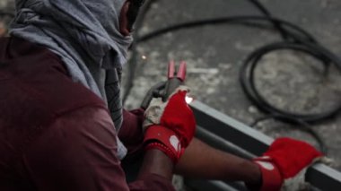 Woker Kaynaklı Çelik Metal Kaynak Kıvılcımı Soyut Bokeh Arkaplanı Bulanıklığı.