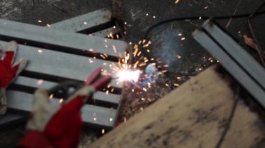 Woker Kaynaklı Çelik Metal Kaynak Kıvılcımı Soyut Bokeh Arkaplanı Bulanıklığı.