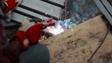Woker Kaynaklı Çelik Metal Kaynak Kıvılcımı Soyut Bokeh Arkaplanı Bulanıklığı.