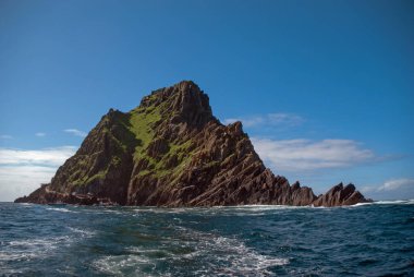Skellig Michael bir UNESCO Dünya Mirası Sitesi. Ayrıca birkaç büyük film için de mekan.