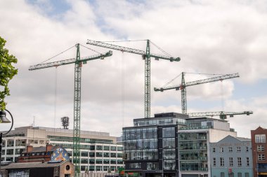 Dublin Rıhtım Bölgesi 'ne Vinç Yapımı