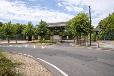 Tallaght, Dublin, İrlanda, 28 Haziran 2021. Tallaght Üniversitesi Hastanesi 'nin ön girişi ve tabelaları