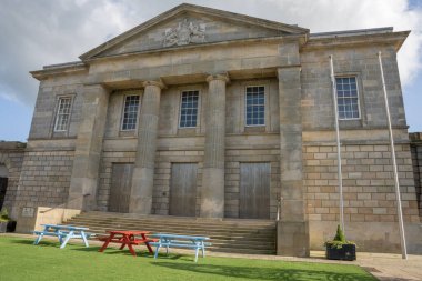 Monaghan, County Monaghan, İrlanda, 11 Ağustos 2021, Monaghan Adliyesi & İmza