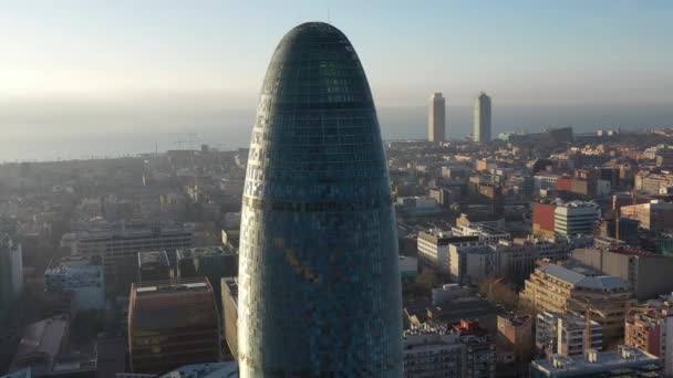 Tower Agbar στη Βαρκελώνη, Ισπανία. Αεροφωτογραφία, 4k. — Αρχείο Βίντεο