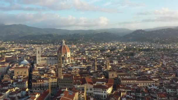 Widok z lotu ptaka Florencja, Toskania, Włochy. Latanie nad dachem Florencji. — Wideo stockowe