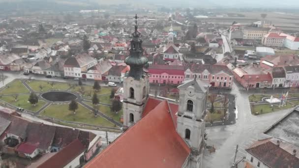 Barokk örmény templom épült a 18. században Dumbraveni, Nagyszeben megye, Erdély. — Stock videók