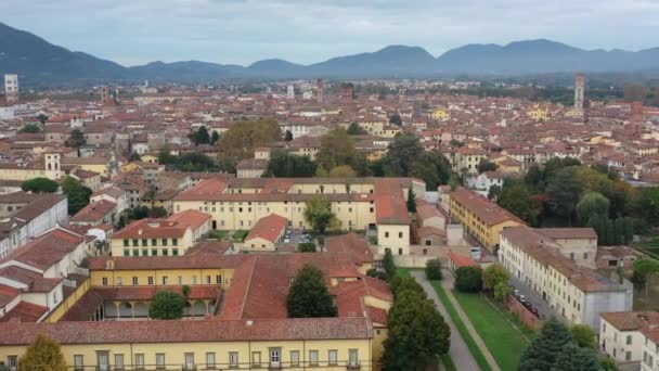 Luftaufnahme der antiken Stadt Lucca, Italien, Toskana. — Stockvideo