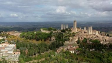 San Gimignano, Toskana İtalya 'nın ortaçağ kasabasının havadan görünüşü.