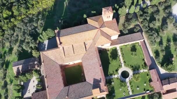Vista aérea do mosteiro de Santa Ana, Camprena, Toscana, Itália. — Vídeo de Stock