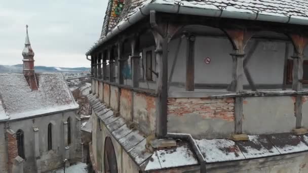 Torre dell'orologio di Sighisoara, antica città rumena, Transilvania. — Video Stock