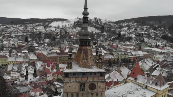 Klokkentoren van Sighisoara, oude Roemeense stad, Transsylvanië. — Stockvideo