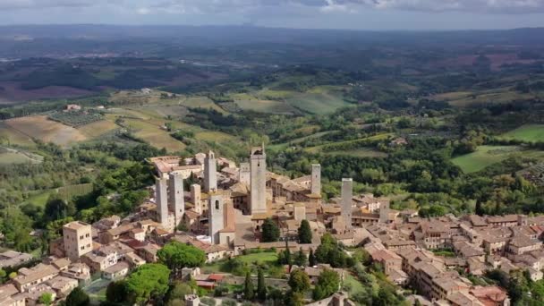 Aerial view of the medieval town of San Gimignano, Tuscany Italy. — Stock Video