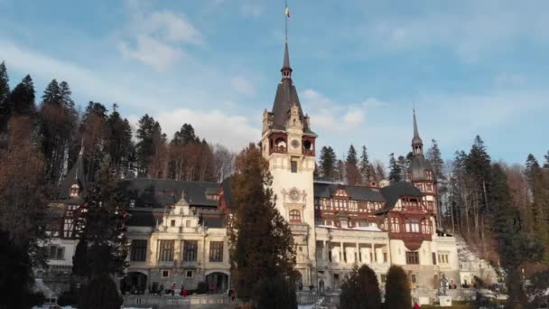 Exquisito castillo de verano Peles en Transilvania, Rumania. — Vídeos de Stock