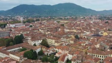 Antik şehir Lucca, İtalya, Toscana 'nın havadan görünüşü.