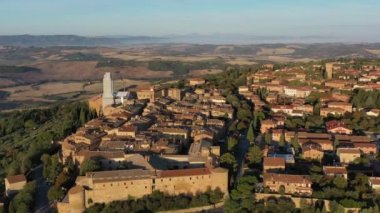 Toskana, İtalya. Pienza 'nın havadan görünüşü Siena vilayetinde bir kasaba ve komün