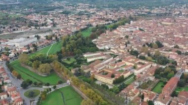 Antik şehir Lucca, İtalya, Toscana 'nın havadan görünüşü.