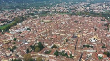 Antik şehir Lucca, İtalya, Toscana 'nın havadan görünüşü.