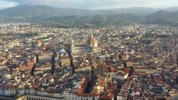 A bridge over the Arno river in Florence from a drone. Aerial view of Florence. — Stock Video