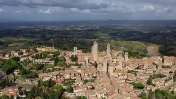 Luchtfoto van de middeleeuwse stad San Gimignano, Toscane Italië. — Stockvideo