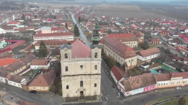 Barokke Armeense kerk gebouwd in de 18e eeuw in Dumbraveni, provincie Sibiu, Transsylvanië. — Stockvideo