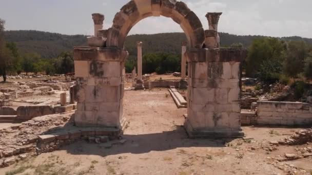 Stratonikeia Antike Stadt, bekannt als Stadt der Gladiatoren. Northen City Gate und die Heilige Straße von Stratonicea und Lagina. Mugla, Türkei. — Stockvideo