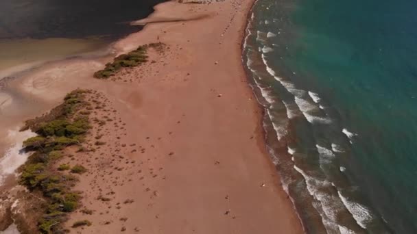 Luftaufnahme des Strandes von Istuzu, Laichplatz der Red Data Book Relikt Unechte Karettschildkröten Caretta Caretta, Dalyan, Mugla, Türkei — Stockvideo