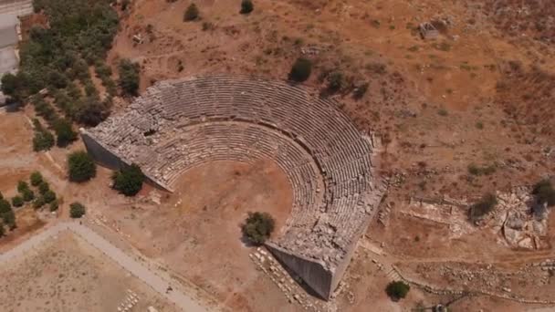 古老的莱顿城，有一座圆形剧场和一座被毁的神殿，土耳其莱托. — 图库视频影像