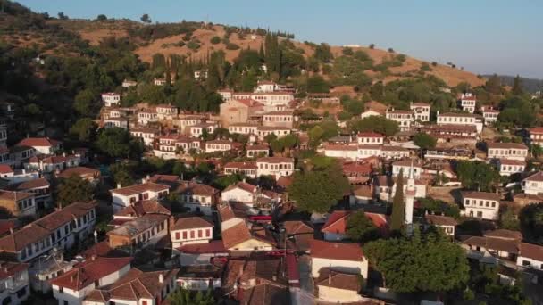 Село Сірінс, відоме своїми історичними будинками. Селкук, Ізмір, Туреччина. Берег Турецького Егейського моря. — стокове відео