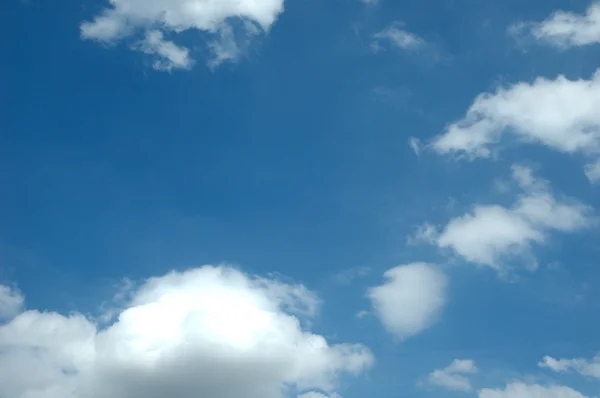 Tela en el cielo azul — Foto de Stock