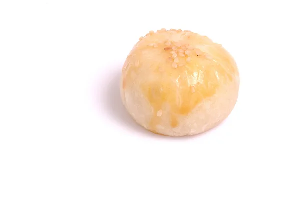 Китайський печива або місяця торт ізольовані білим тлом — стокове фото