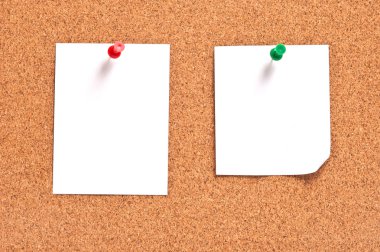 Boş notları olan mantar tahta