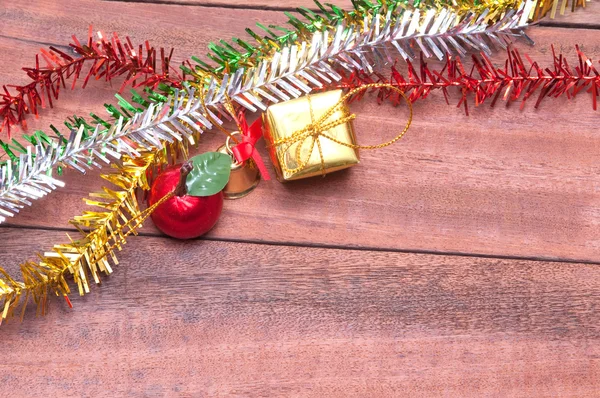 Fundo de madeira com decoração chrismas — Fotografia de Stock