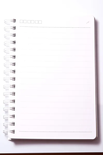 Lege spiraal Notebook met lijn papier geïsoleerd op een witte Backgr — Stockfoto